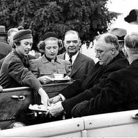 President_Franklin_D_Roosevelts_visit_to_the_Grand_Coulee_Dam_construction_site_October_2_1937-1.jpg