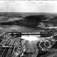 Grand-Coulee-Dam_1941.jpg