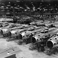 800px-B-17Es_at_Boeing_Plant,_Seattle,_Washington,_1943.jpg